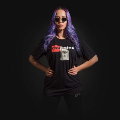 Schwarzes breites Damen T-shirt One Hundred - 05