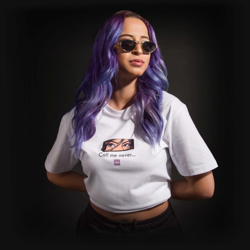 Weißes breites Damen T-shirt Call Me Never - 02