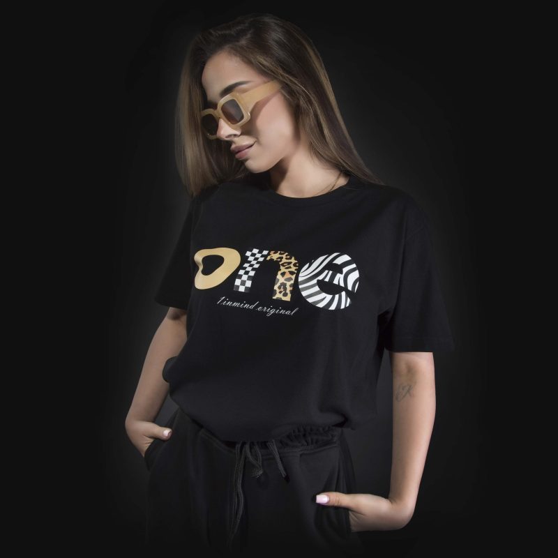 Schwarzes breites Damen T-shirt Posh - 02
