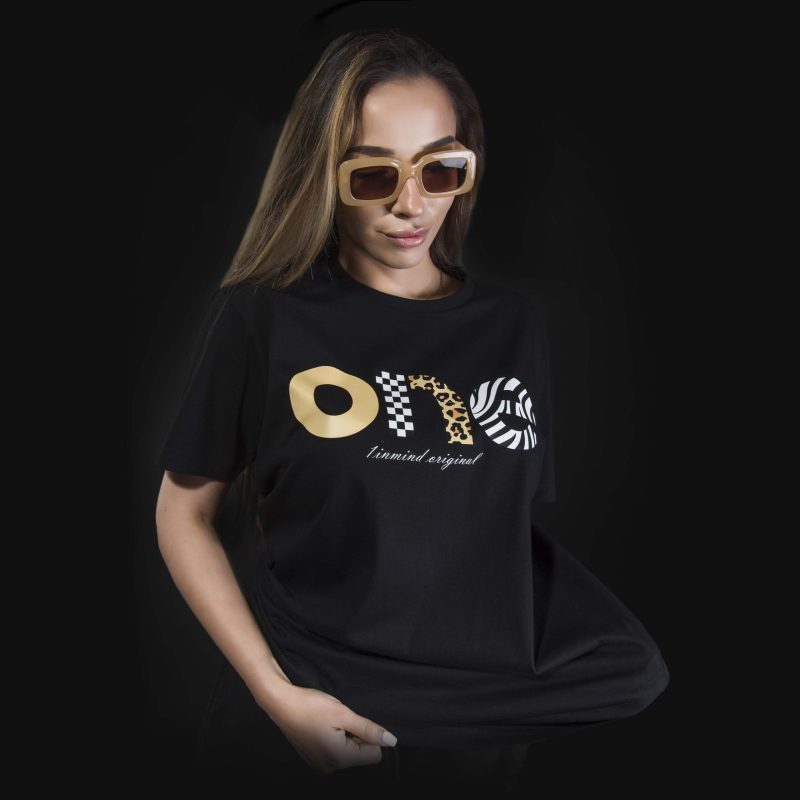 Schwarzes breites Damen T-shirt Posh - 03