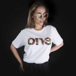 Weißes breites Damen T-shirt Flower One - 02
