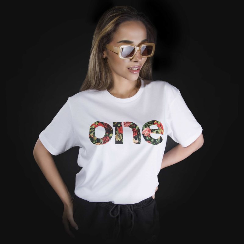 Weißes breites Damen T-shirt Flower One - 02