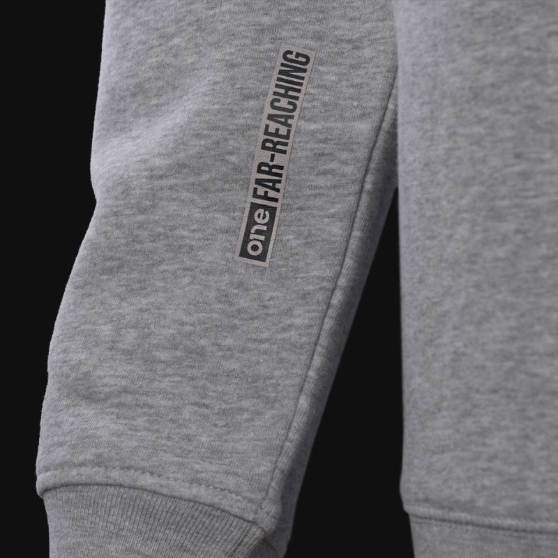 Graues Herren Sweatshirt mit Kapuze und Cangaroo Eingrifftasche – GOB One - 03