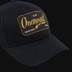 Kappe schwarz mit Verschluss Gold Script - 03