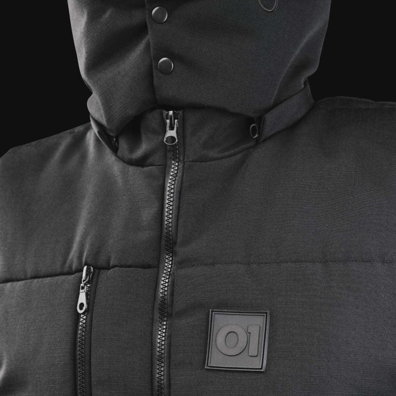 Schwarze Herrenweste mit Kapuze – O1 Black - 05