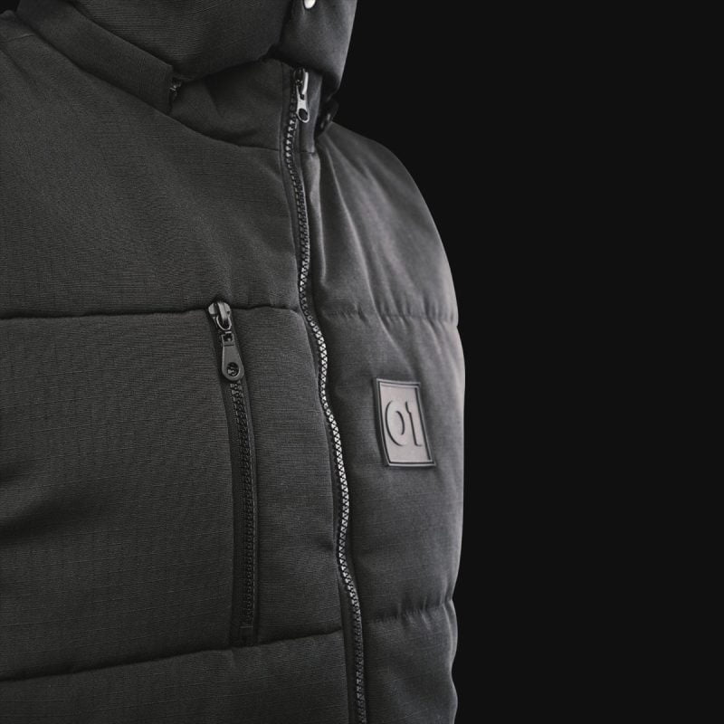Schwarze Herrenweste mit Kapuze – O1 Black - 09