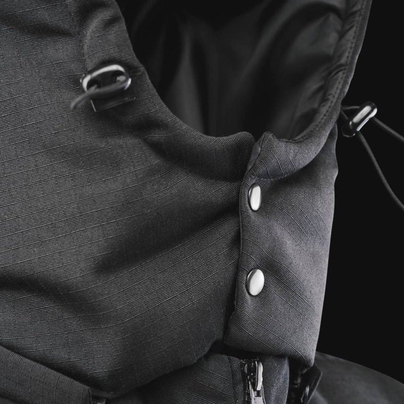 Schwarze Herrenweste mit Kapuze – O1 Black - 10