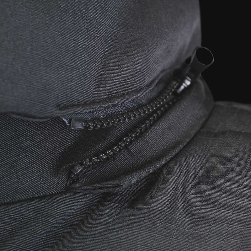 Schwarze Herrenweste mit Kapuze – O1 Black - 11