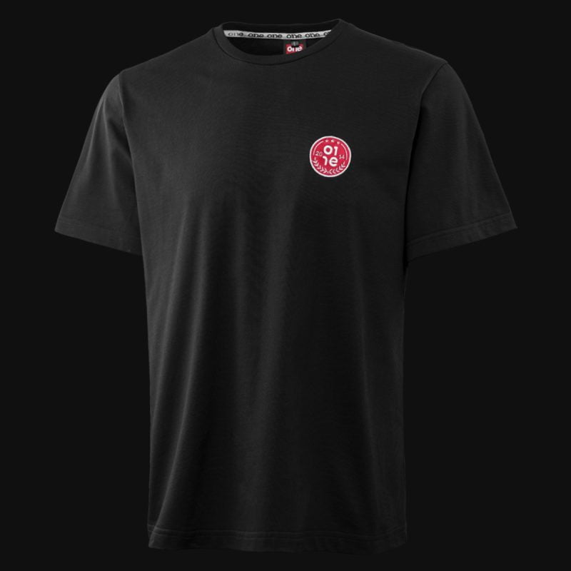 schwarzes-herren-tshirt-in-ubergrose-fc-one-02