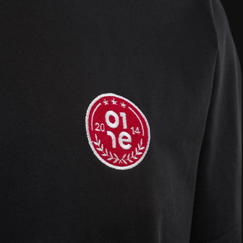 schwarzes-herren-tshirt-in-ubergrose-fc-one-03