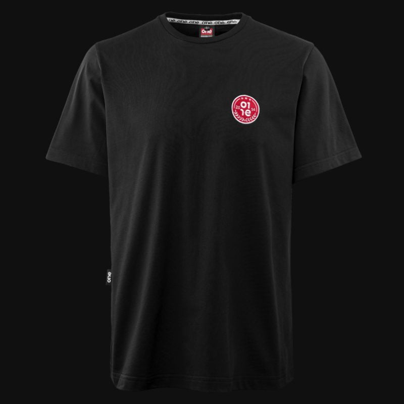 schwarzes-herren-tshirt-in-ubergrose-fc-one