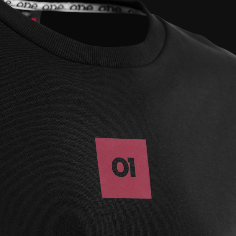 Schwarzes Herren Sweatshirt - O1 Red Box - 04